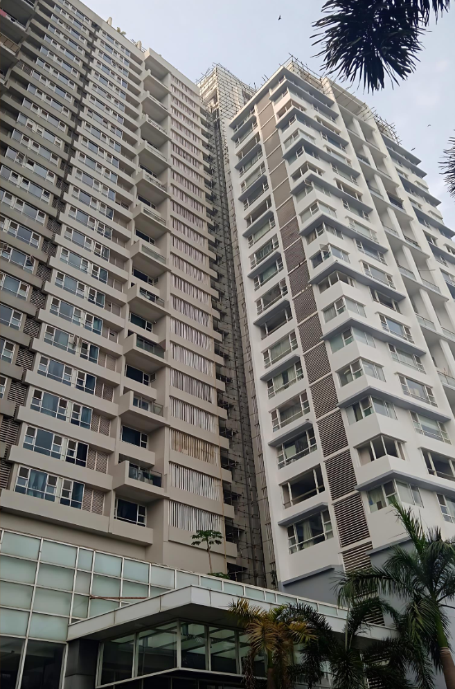 High-rise building facade work using rope access